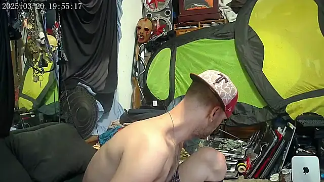 Snapshot of slinginbigD chatting on March 21, 1:56 am slinginbigD online show from March 21, 1:56 am