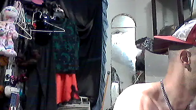 Snapshot of slinginbigD chatting on September 17, 3:19 am slinginbigD online show from September 17, 3:19 am