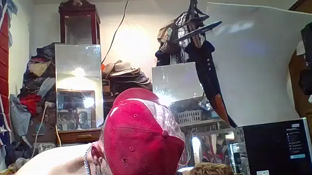 Snapshot of slinginbigD chatting on September 30, 11:43 pm slinginbigD online show from September 30, 11:43 pm