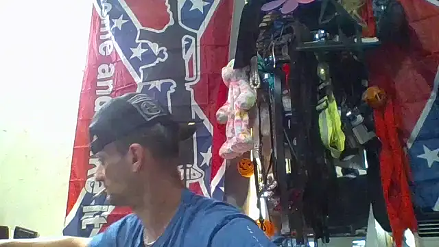 Snapshot of slinginbigD chatting on October 16, 2:40 pm slinginbigD online show from October 16, 2:40 pm