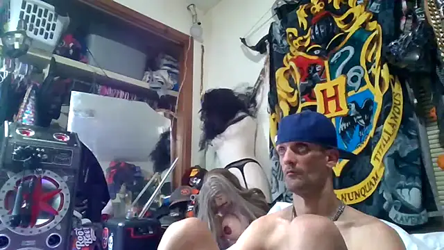 Snapshot of slinginbigD chatting on December 15, 12:59 am slinginbigD online show from December 15, 12:59 am