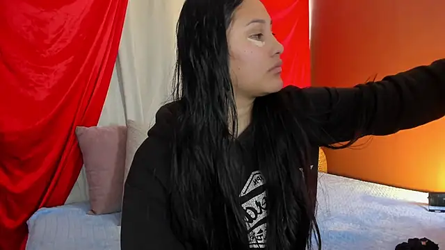 Snapshot of Little_Ivy chatting on November 6, 7:04 pm Little Ivy online show from November 6, 7:04 pm