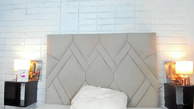 Isis Osman online show from March 12, 8:52 pm