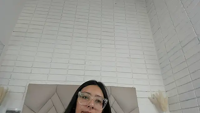 Isis Osman online show from September 9, 1:43 pm