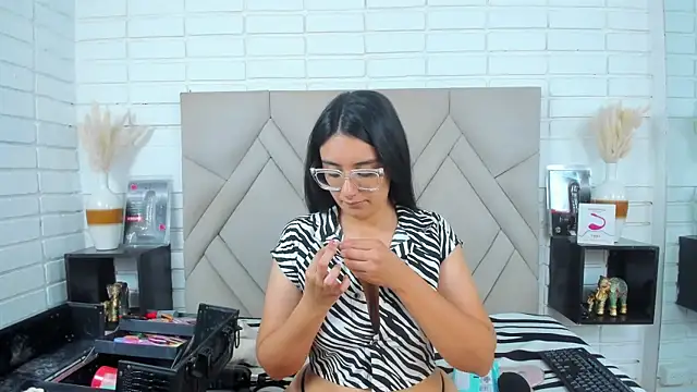 Isis Osman online show from September 20, 7:37 pm