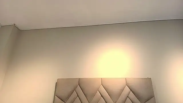 Isis Osman online show from March 26, 7:19 pm