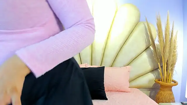 Isis Osman online show from April 21, 7:50 pm