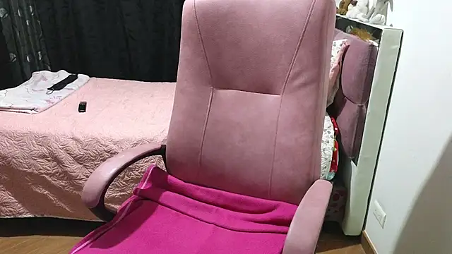 Snapshot of scarletteowens chatting on February 10, 11:45 pm scarletteowens online show from February 10, 11:45 pm