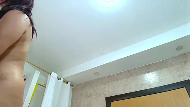 mialopez52 online show from January 12, 9:40 am