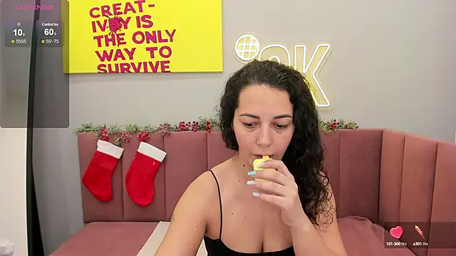 Snapshot of Linda_Insatiable chatting on December 18, 1:37 am Linda Insatiable online show from December 18, 1:37 am