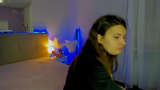 Laura Leee online show from November 25, 6:02 am