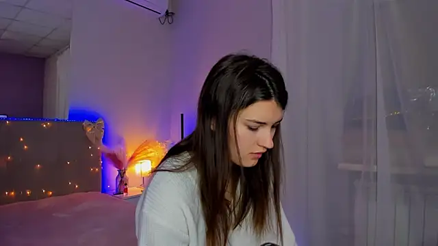 Laura Leee online show from March 22, 6:06 am