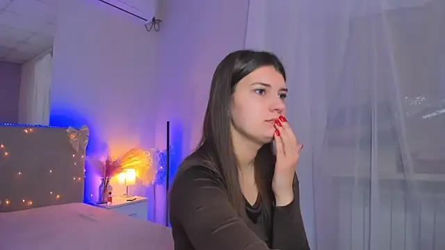 Laura Leee online show from March 24, 6:18 am