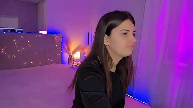 Laura Leee online show from April 5, 5:15 am