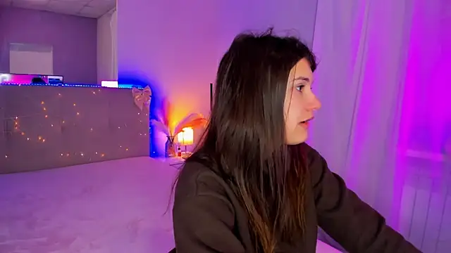 Laura Leee online show from April 9, 6:13 am