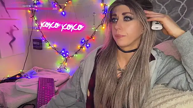 Snapshot of VeronicaRonnieTaylor chatting on December 2, 9:32 pm VeronicaRonnieTaylor online show from December 2, 9:32 pm