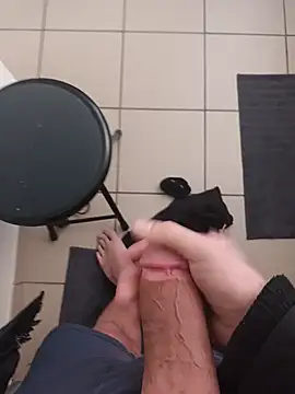 Snapshot of casper0303 chatting on March 10, 9:32 am casper0303 online show from March 10, 9:32 am