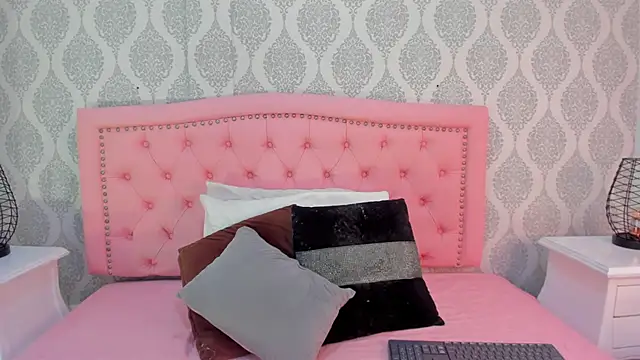 Snapshot of martina_rivera_ chatting on October 2, 12:12 pm martina rivera online show from October 2, 12:12 pm