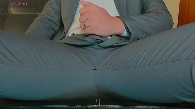 MrLonely02 online show from December 13, 8:47 pm