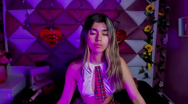 Snapshot of NahomiConnor_ chatting on March 17, 7:58 pm NahomiConnor online show from March 17, 7:58 pm