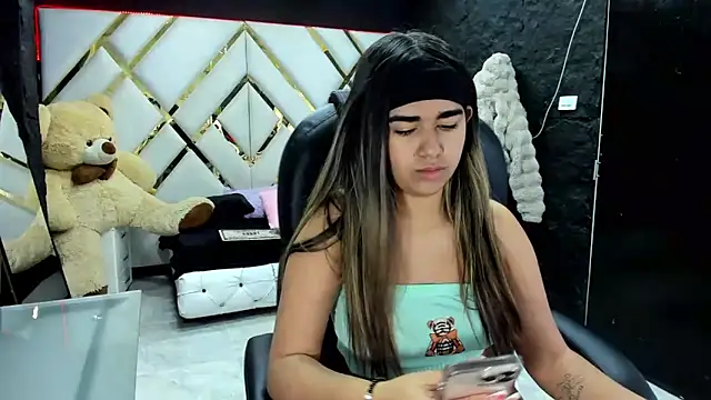 NahomiConnor  online show from December 18, 12:44 pm