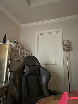 butterflybootyy online show from February 4, 7:14 am