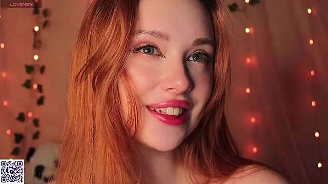 Snapshot of YourSkyAni chatting on December 17, 12:11 pm YourSkyAni online show from December 17, 12:11 pm