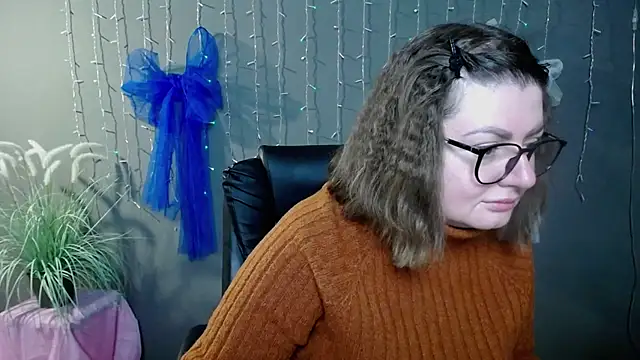 ZannaDreil online show from November 28, 7:05 pm