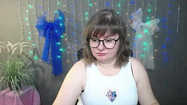 ZannaDreil online show from December 5, 7:10 pm