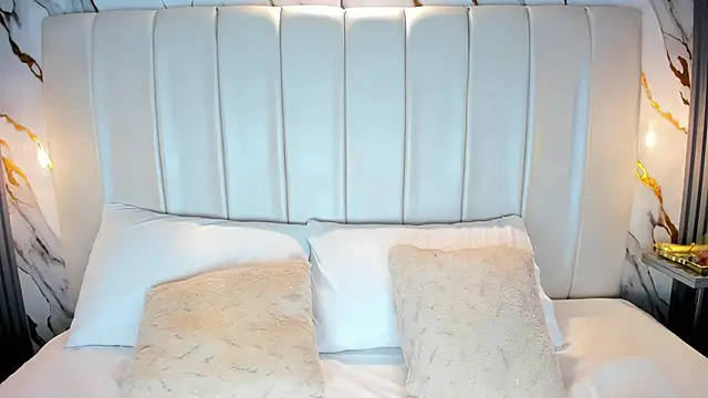 AvyMilton online show from October 16, 11:44 am