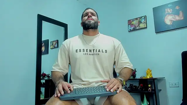 Snapshot of SamirHazard97 chatting on November 6, 8:32 pm SamirHazard97 online show from November 6, 8:32 pm