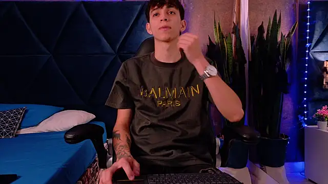 Snapshot of Lion_Foster01 chatting on October 23, 12:04 pm Lion Foster01 online show from October 23, 12:04 pm