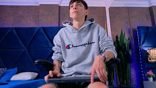 Snapshot of Lion_Foster01 chatting on October 24, 12:01 pm Lion Foster01 online show from October 24, 12:01 pm