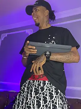 AaronCruz  online show from March 1, 1:40 pm