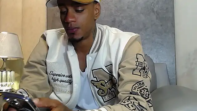 AaronCruz  online show from November 5, 9:26 pm