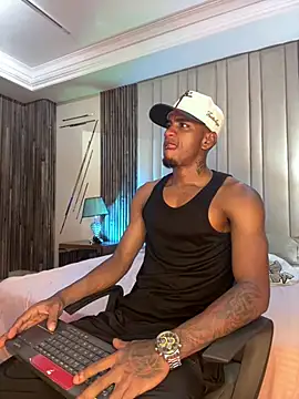 AaronCruz  online show from February 7, 3:32 am