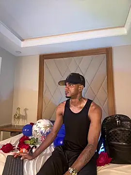 AaronCruz  online show from April 2, 9:01 pm