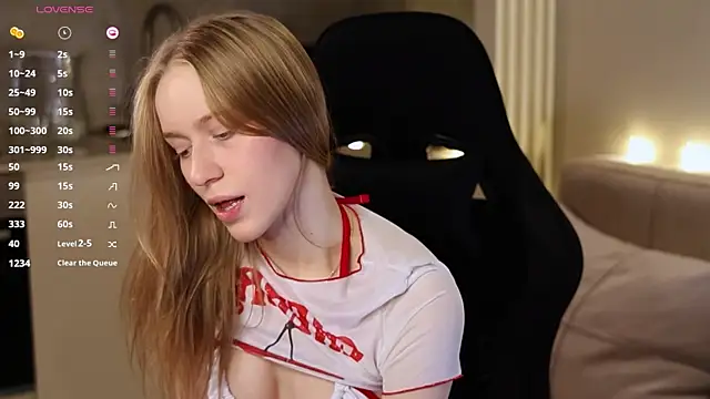 Snapshot of PollyAgata chatting on October 18, 7:25 pm PollyAgata online show from October 18, 7:25 pm