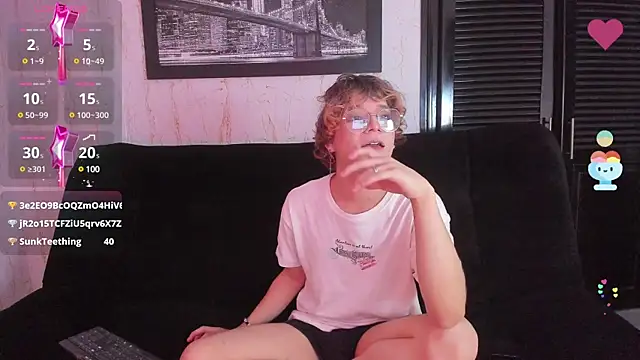 Snapshot of Max_lover1 chatting on February 4, 3:26 pm Max lover1 online show from February 4, 3:26 pm