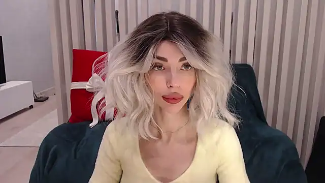 Snapshot of MiloTheName chatting on February 28, 5:37 am MiloTheName online show from February 28, 5:37 am