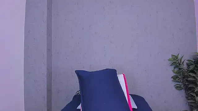 Tiffany mendez online show from April 21, 12:11 pm