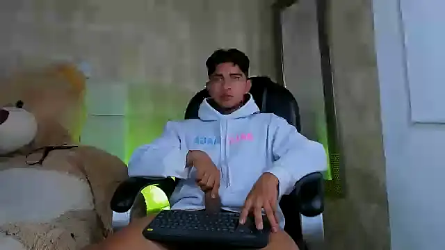 Snapshot of Muichiro_tokito1 chatting on December 23, 7:38 am Muichiro tokito1 online show from December 23, 7:38 am