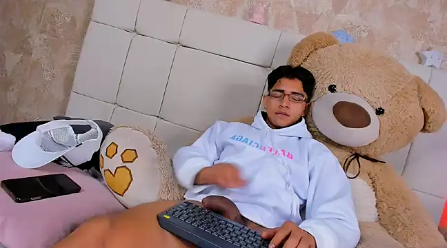 Snapshot of Muichiro_tokito1 chatting on December 23, 10:42 am Muichiro tokito1 online show from December 23, 10:42 am