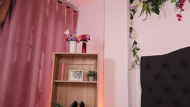 JulessCornett online show from February 13, 8:27 pm