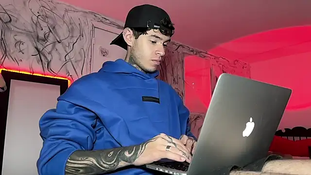 Snapshot of Saturno_v chatting on January 29, 3:22 am Saturno v online show from January 29, 3:22 am