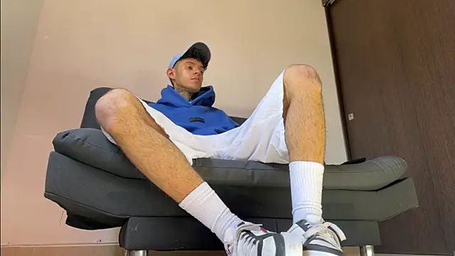 Snapshot of Saturno_v chatting on March 3, 7:49 pm Saturno v online show from March 3, 7:49 pm