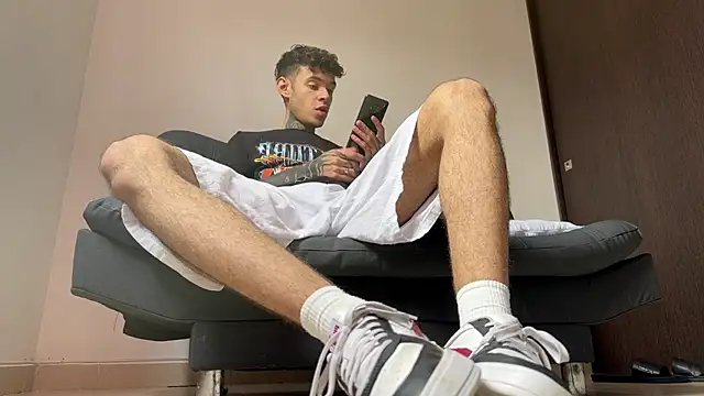 Snapshot of Saturno_v chatting on March 10, 6:12 pm Saturno v online show from March 10, 6:12 pm