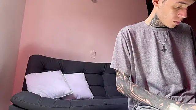 Snapshot of Saturno_v chatting on March 13, 7:06 pm Saturno v online show from March 13, 7:06 pm