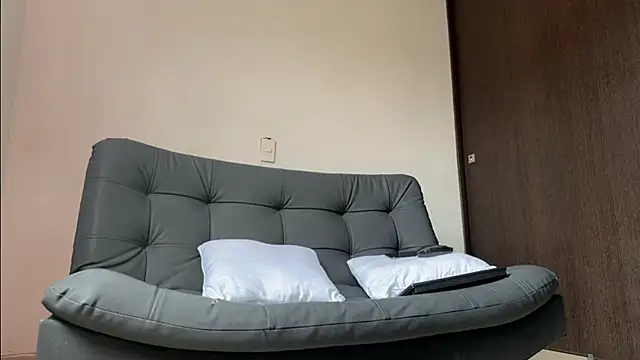 Snapshot of Saturno_v chatting on March 15, 5:26 pm Saturno v online show from March 15, 5:26 pm