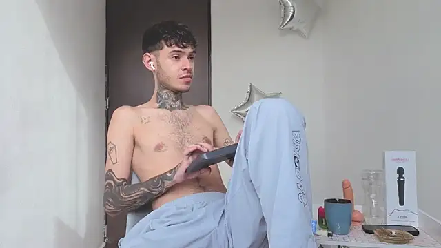 Snapshot of Saturno_v chatting on September 21, 10:17 am Saturno v online show from September 21, 10:17 am